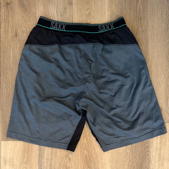 SAXX Men's Gray Legend 2-In-1 Lined Athletic Shorts w/ Ballpark Pouch - Picture 3 of 3